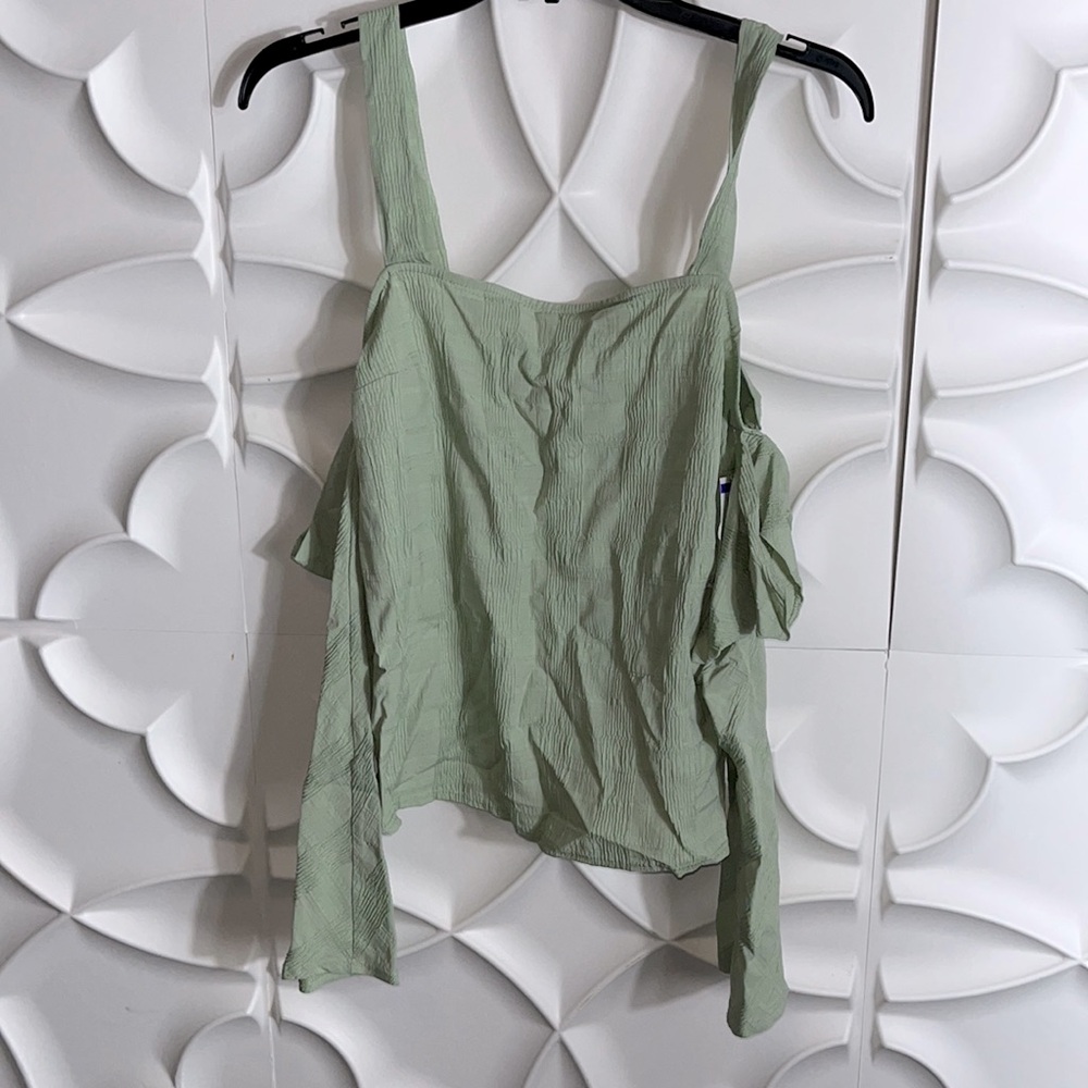NEW Topshop textured cold shoulder top in sage green sz 6. (88)